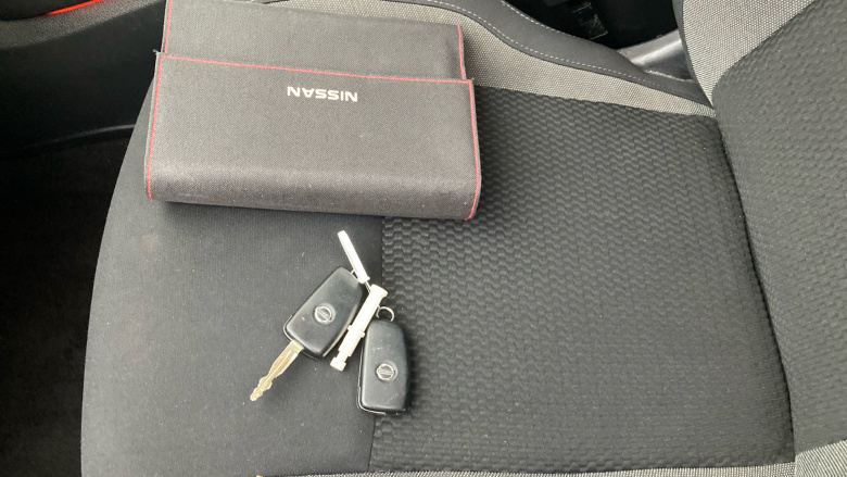 Nissan Qashqai 1.3 DiG-T Acenta Premium 5dr Petrol Hatchback